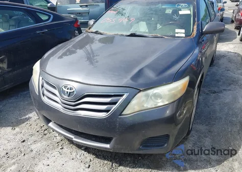 2010 Toyota Camry Le z USA, uszkodzony, nr VIN 4T1BF3EK0AU055959